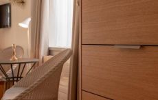 Zimmer-108-Schrank